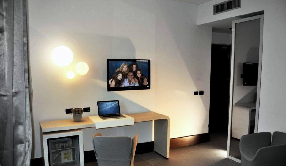 Hotel Palazzo Fortunato Sant'Agata di Militello Ruang foto