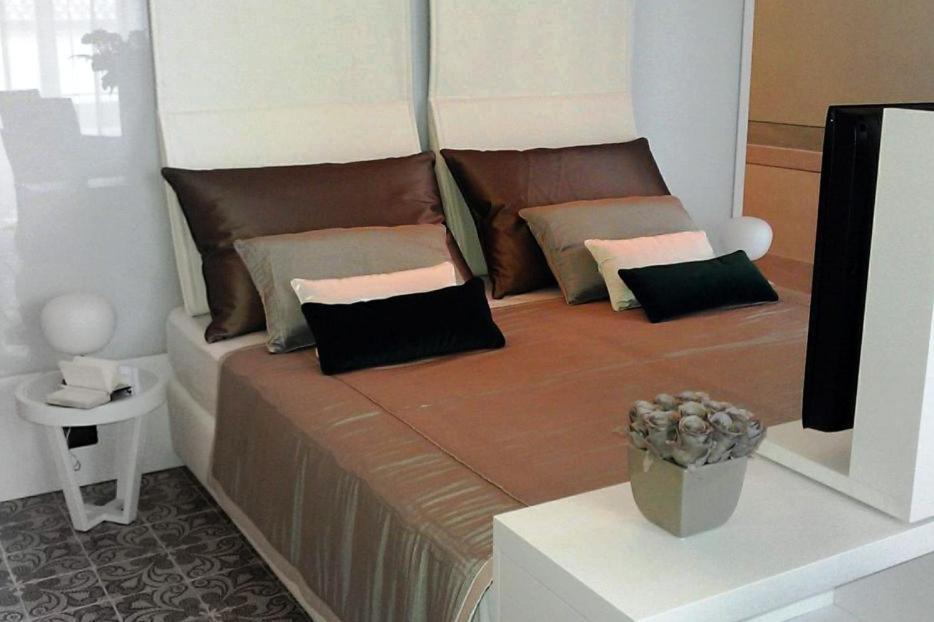 Hotel Palazzo Fortunato Sant'Agata di Militello Ruang foto