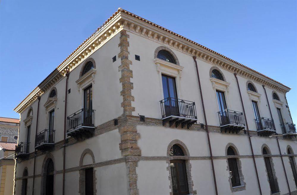 Hotel Palazzo Fortunato Sant'Agata di Militello Bagian luar foto